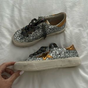 Girls size 33 Golden Goose sneakers (US 1.5)